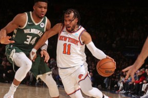 开云-蒂姆关键节点精彩发挥，雄鹿带队取胜！的简单介绍