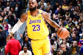 开云体育- 詹姆斯复出首战 