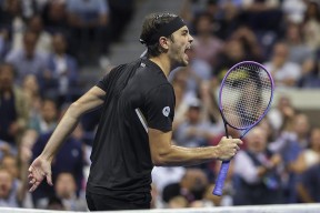 Kaiyun-包含德约科维奇回归赛场，连败首场状态亮眼，勇士观众沸腾！的词条